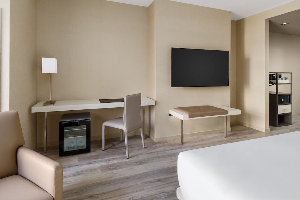 Room, 2 Queen Beds (Mobility Accessible, Tub) - Photo 4