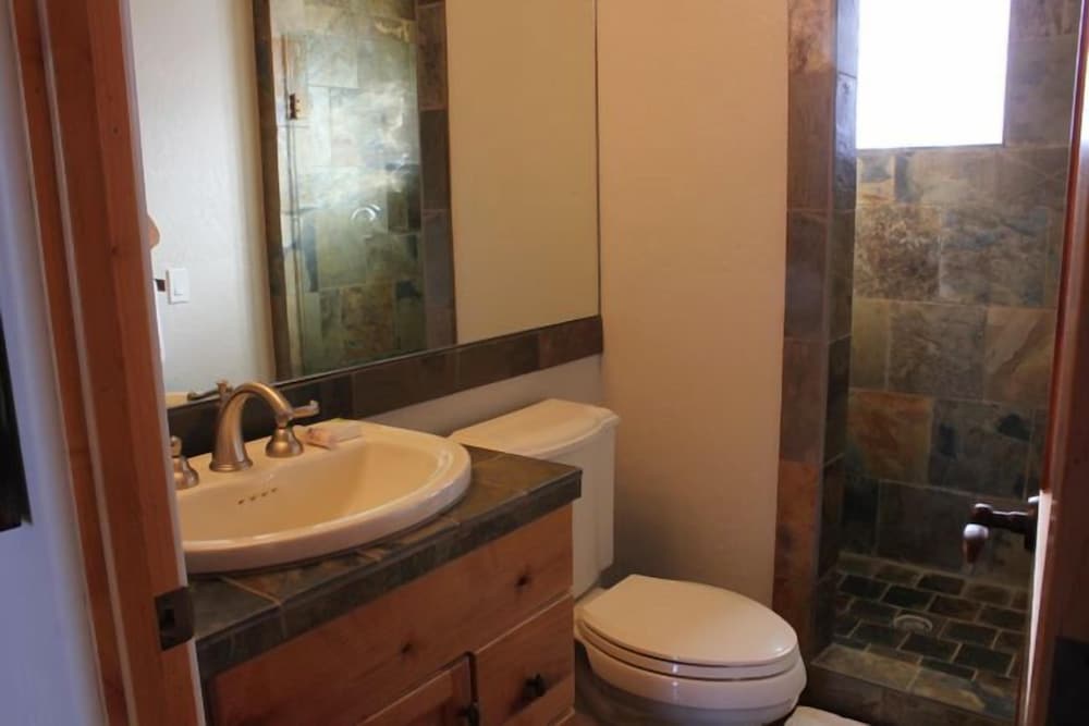 Three-Bedroom Home With Loft photo 2
