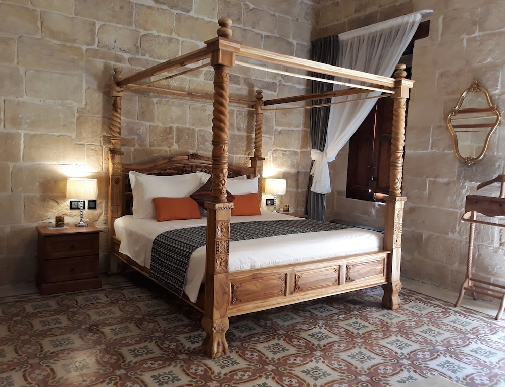 Deluxe Double Room, 1 King Bed, City View (d’Aragon) photo 3