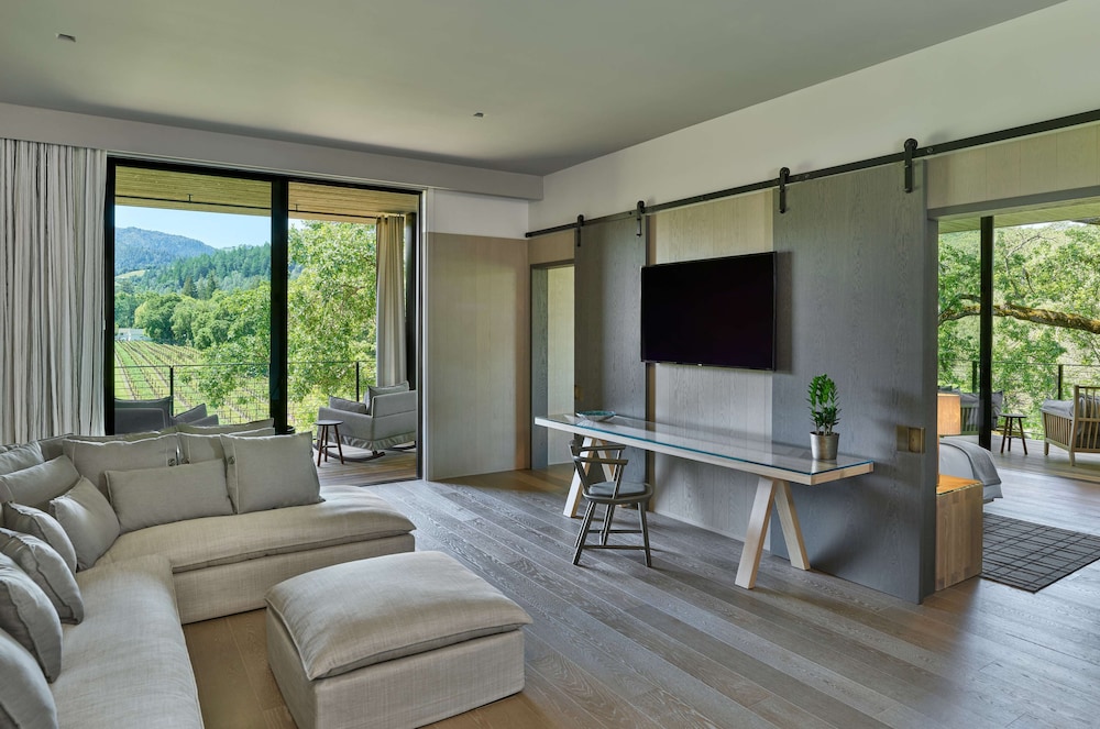 Suite, 1 King Bed (Streamside) photo 2