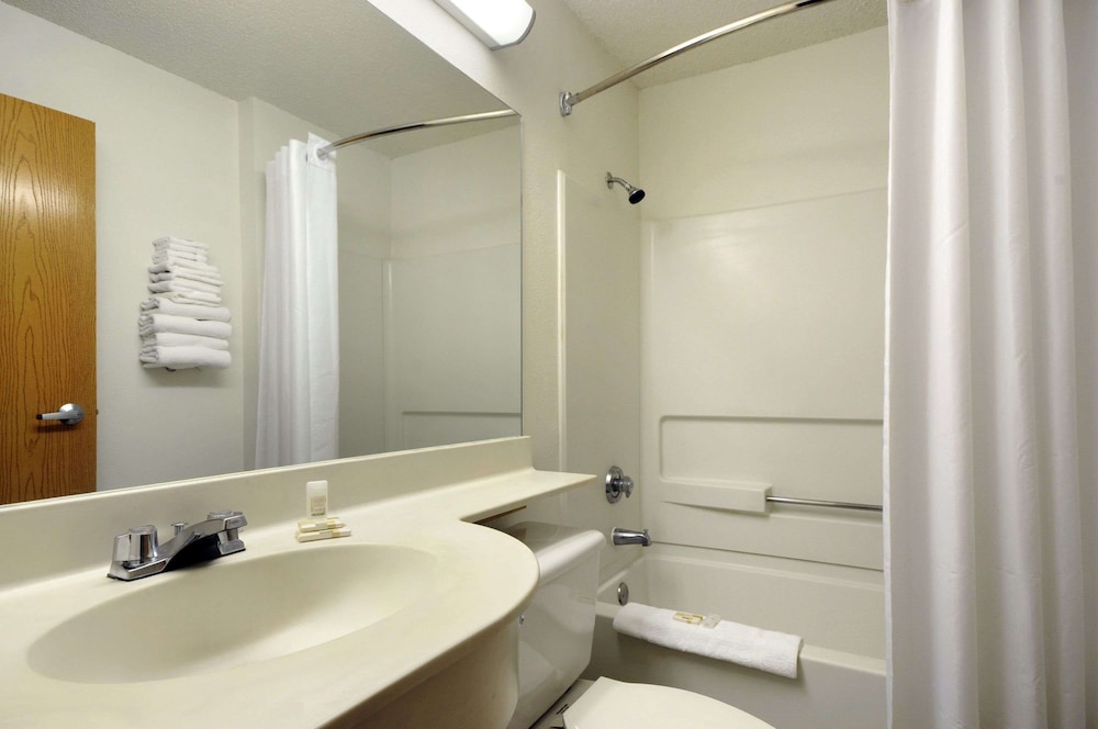 Suite, 1 Queen Bed - Photo 3