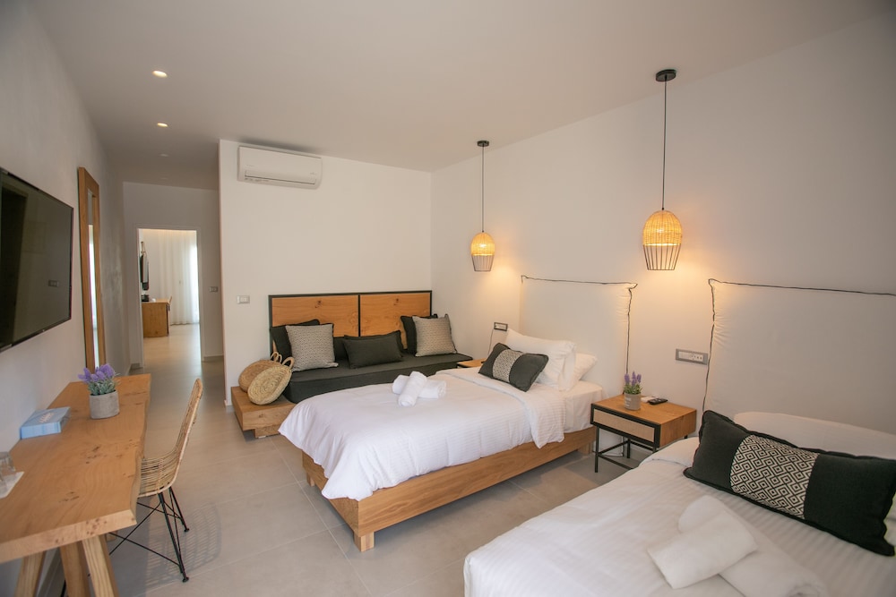 Family Room, 2 Bedrooms, Partial Sea View photo 1