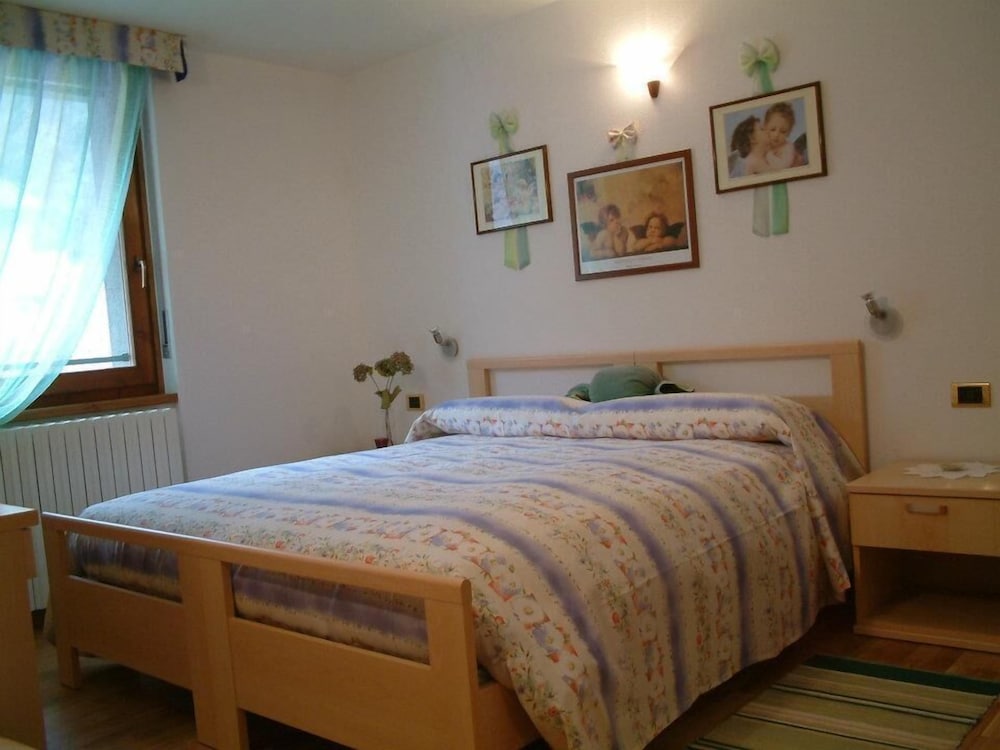Double Room Single Use, 1 Queen Bed, Mountain View photo 1