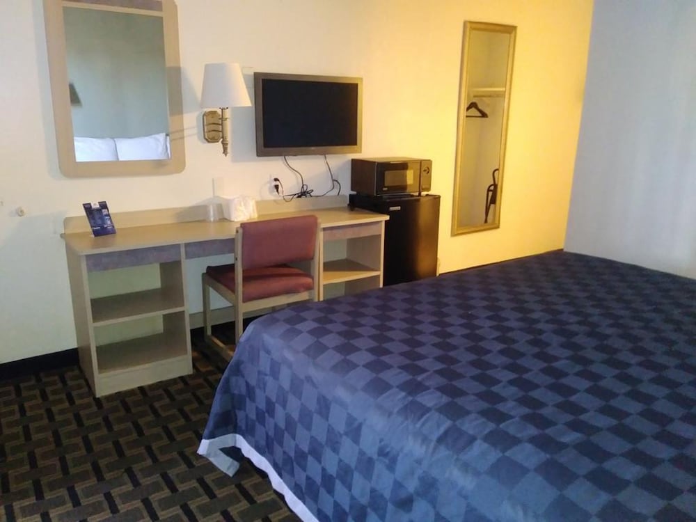 Deluxe Suite, 1 King Bed, Non Smoking - Photo 4