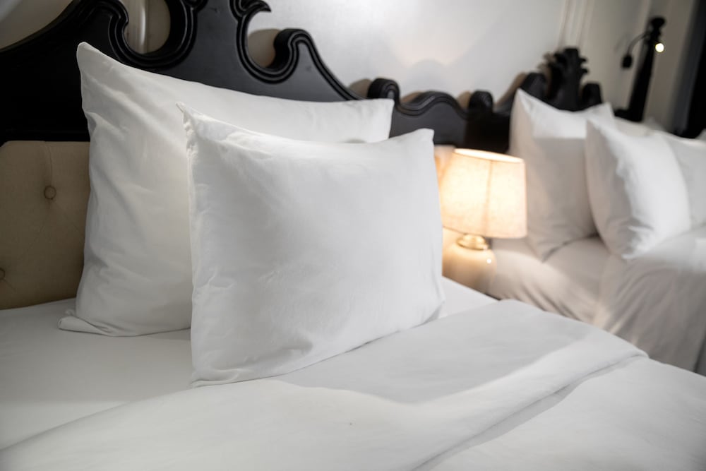 Deluxe Room, Non Smoking, No Windows - Photo 9