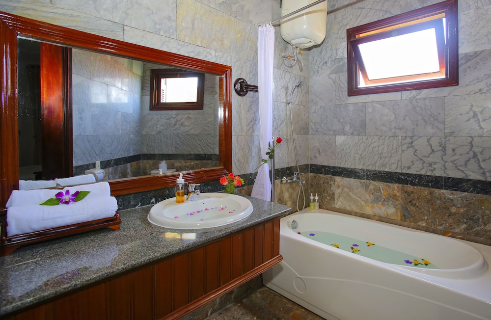 Deluxe Twin Room, 2 Twin Beds, Garden View - Photo 12