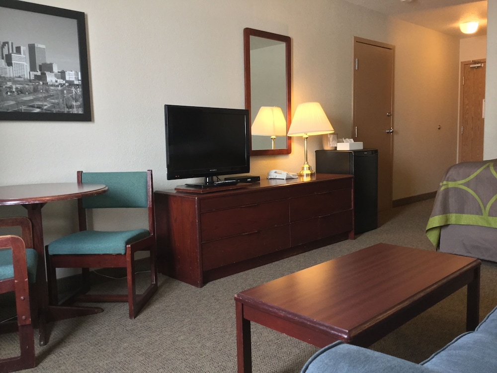 Business Room, 1 Queen Bed with Sofa bed, Non Smoking - Photo 3