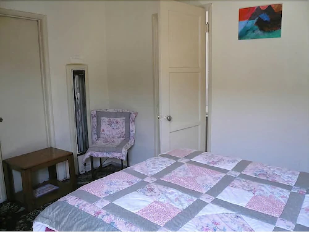 Standard Room, 1 Queen Bed photo 1