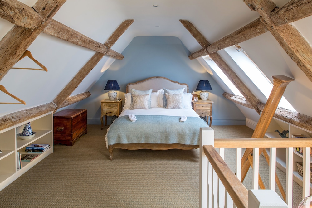 Exclusive Cottage, Private Bathroom (The Cowsheds - Sleeps 17) photo 2