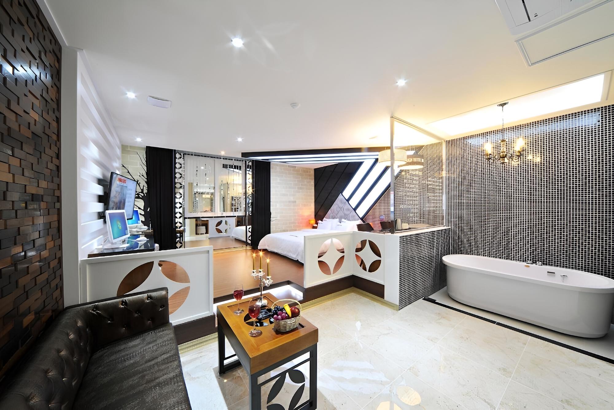 Room (Suite King (styler spa bathtub air pu) photo 3