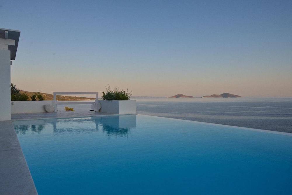 Villa photo 3