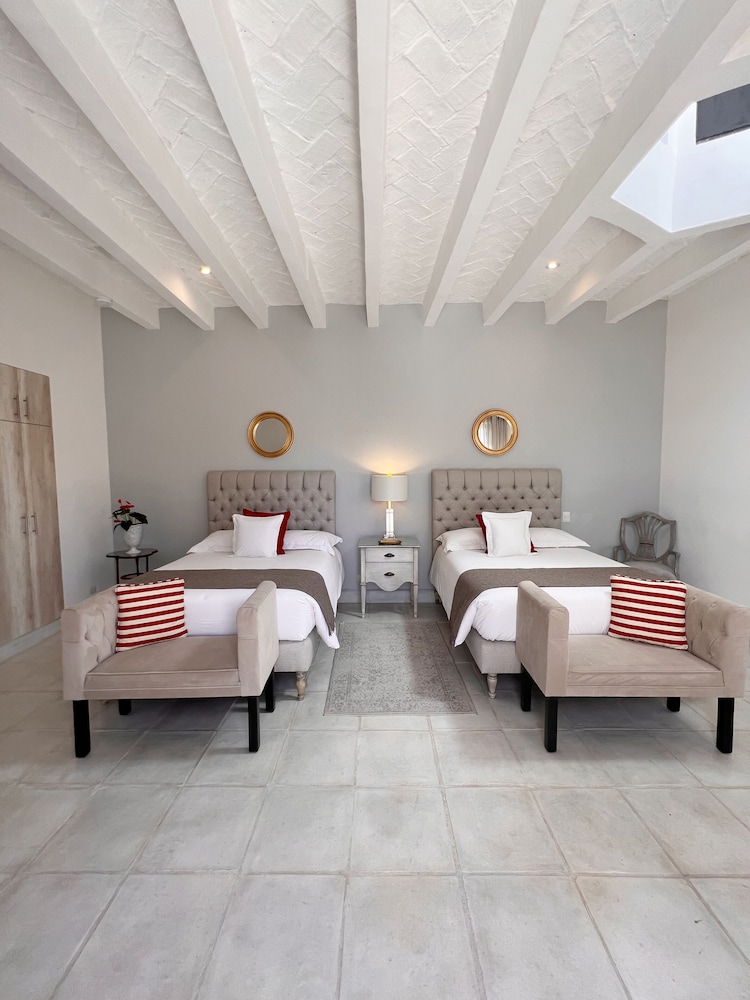Luxury Suite, 2 Queen Beds, Courtyard View - Photo 3