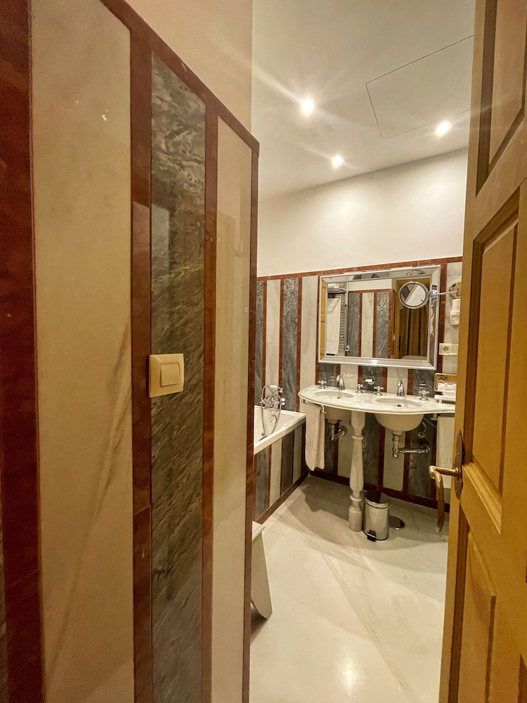 Classic Room, Jetted Tub - Photo 19