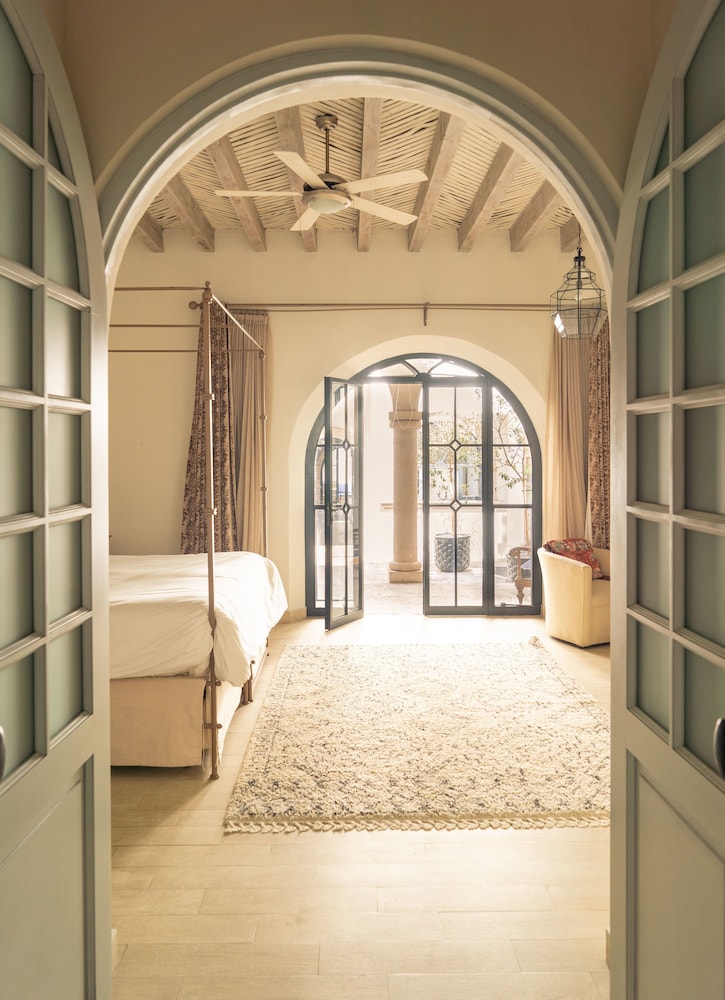 Signature Suite, Courtyard View
