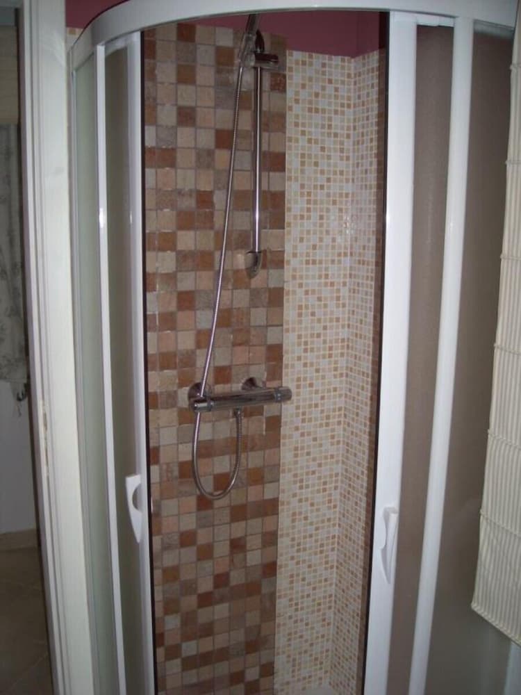 Comfort Apartment, Multiple Beds, Private Bathroom photo 3