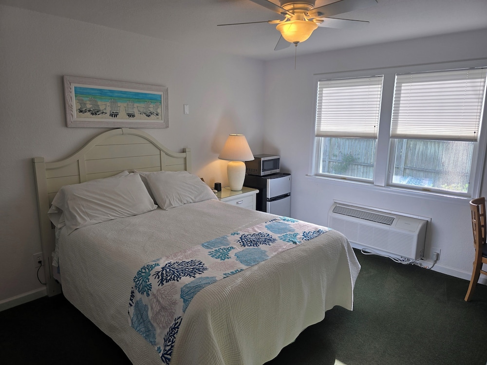 Standard Room, 1 Bedroom, Non Smoking (Handicap Queen, Non-Harborfront) photo 1