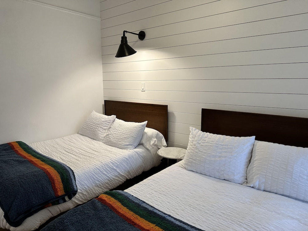 Deluxe Suite, 2 Double Beds, Private Bathroom photo 1