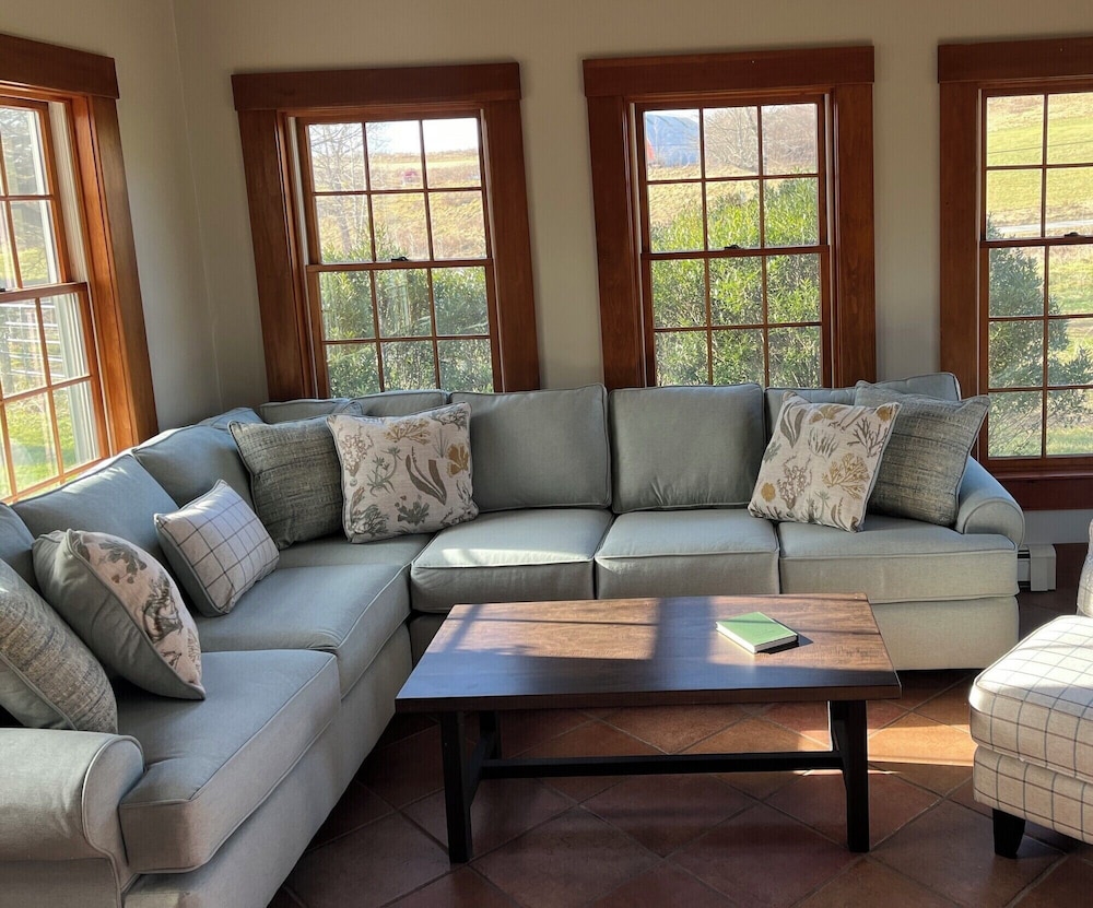 Deluxe House, Mountain View