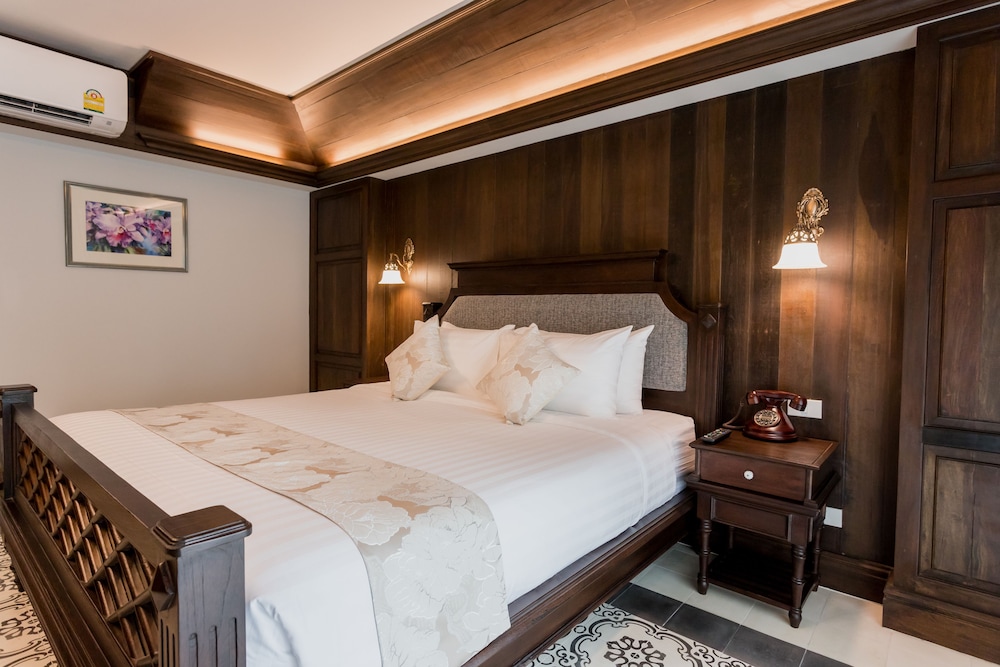 Deluxe Colonial - Photo 6