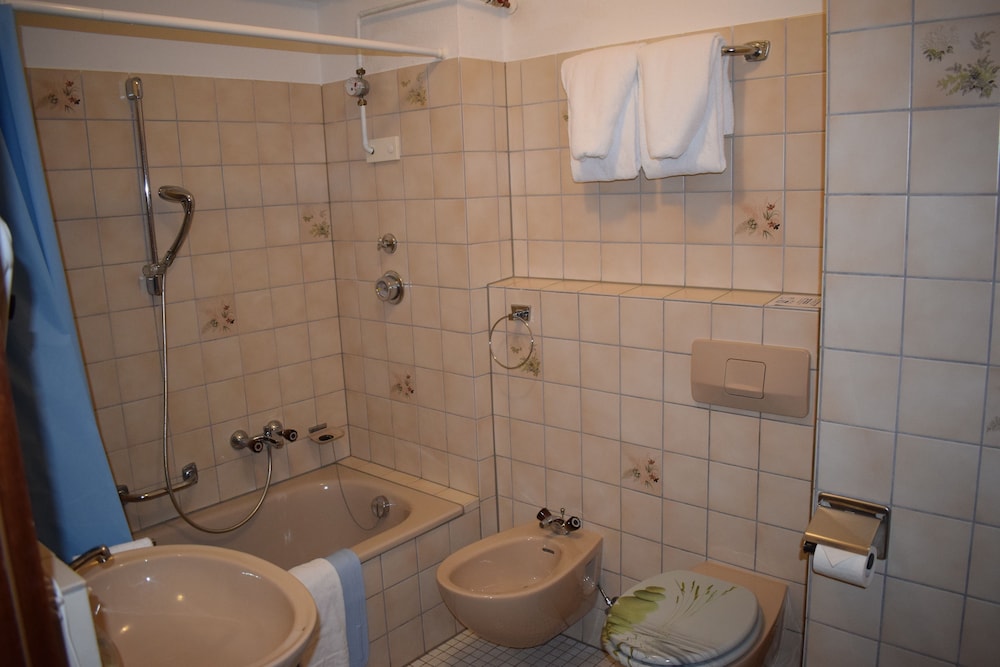 Family Room, Multiple Beds, Balcony photo 3