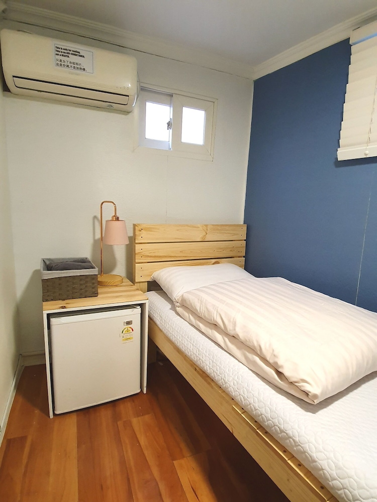 Economy Single Room