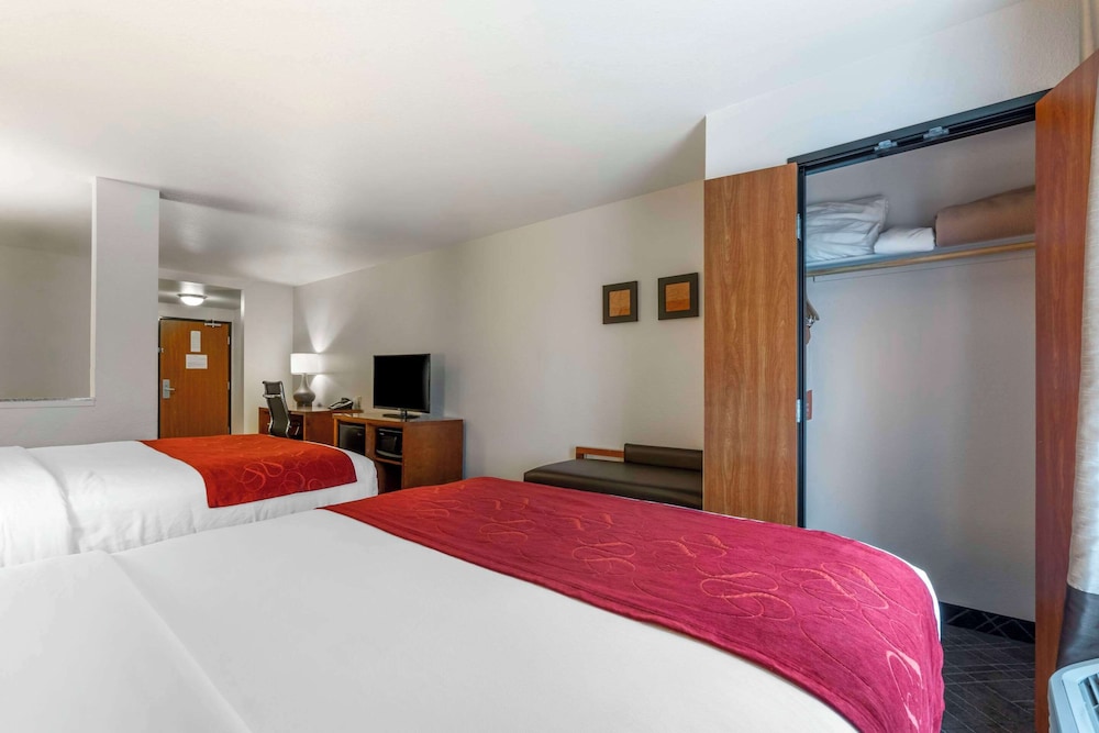 Suite, 2 Queen Beds, Non Smoking photo 2