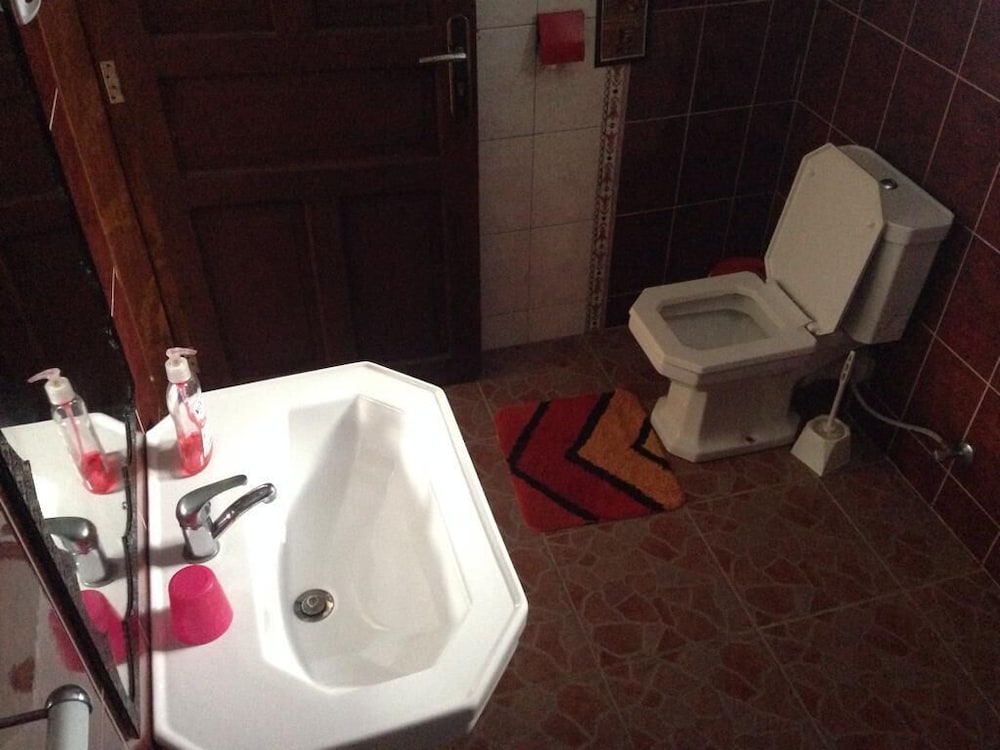 Red Room East with Balcony photo 3
