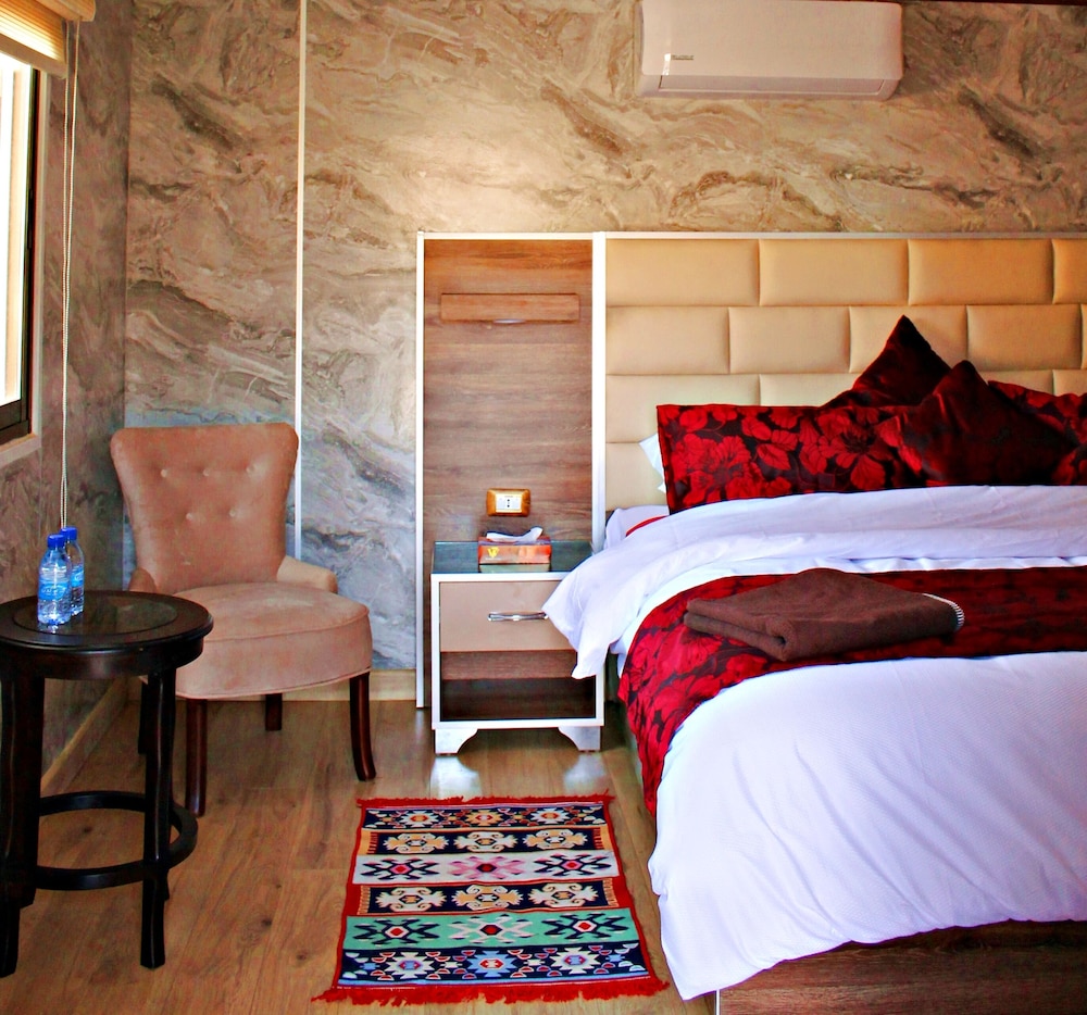 Superior Cabin, 1 Queen Bed, Balcony photo 3
