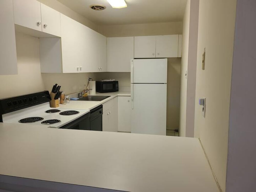 2BR 2B Clean Spacious Great Location, Photo 15