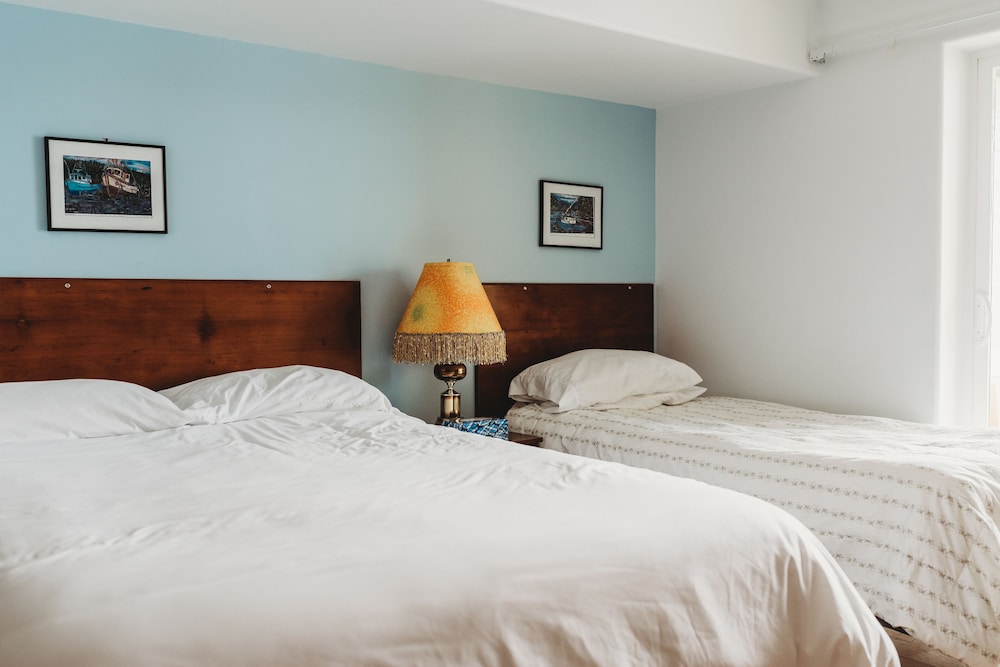 Panoramic Room, 2 Queen Beds, Balcony, Beachfront 210 photo 2