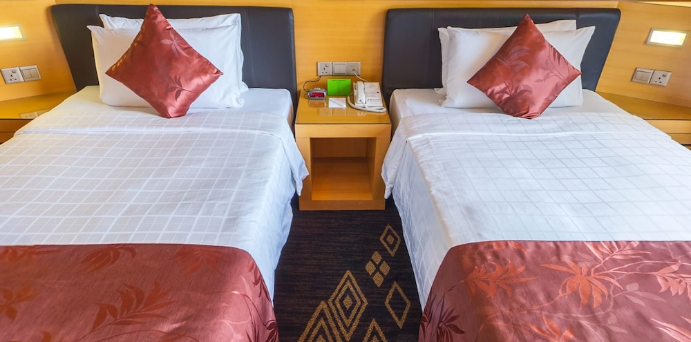 Deluxe Room, 2 Twin Beds, City View