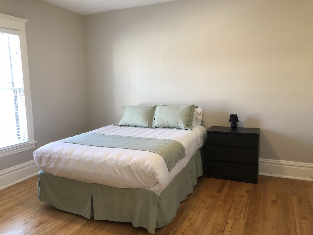 Family Townhome, 4 Bedrooms photo 1