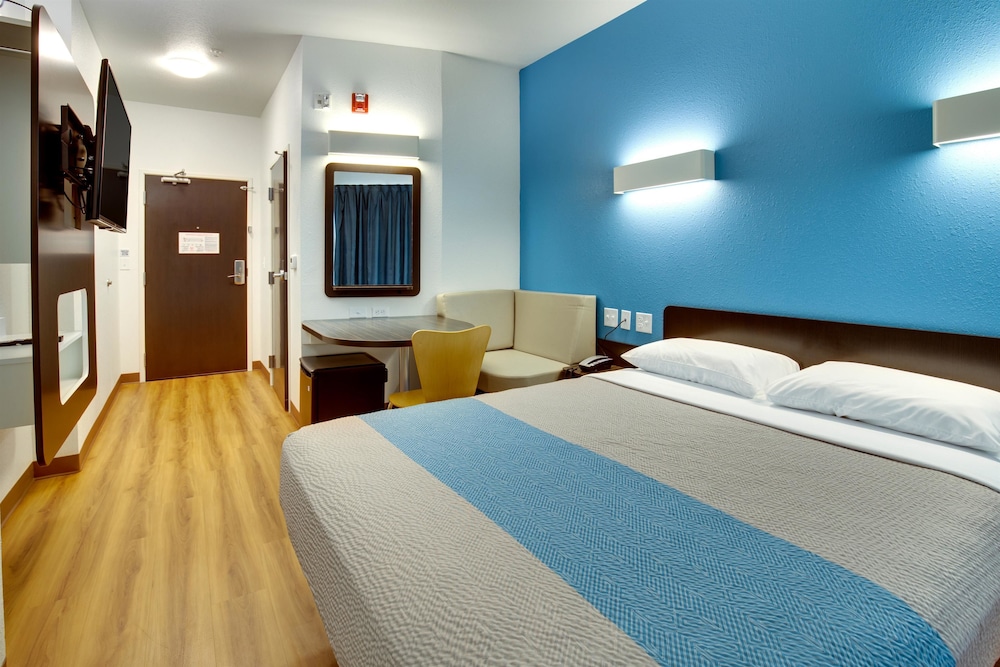 Deluxe Room, 1 Queen Bed, Accessible, Non Smoking photo 3