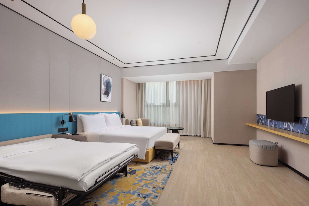 Deluxe Room, 1 King Bed photo 3