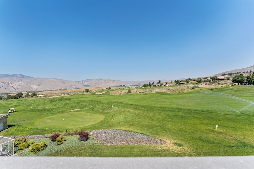 Panoramic Suite, 1 Queen Bed, Golf View photo 3