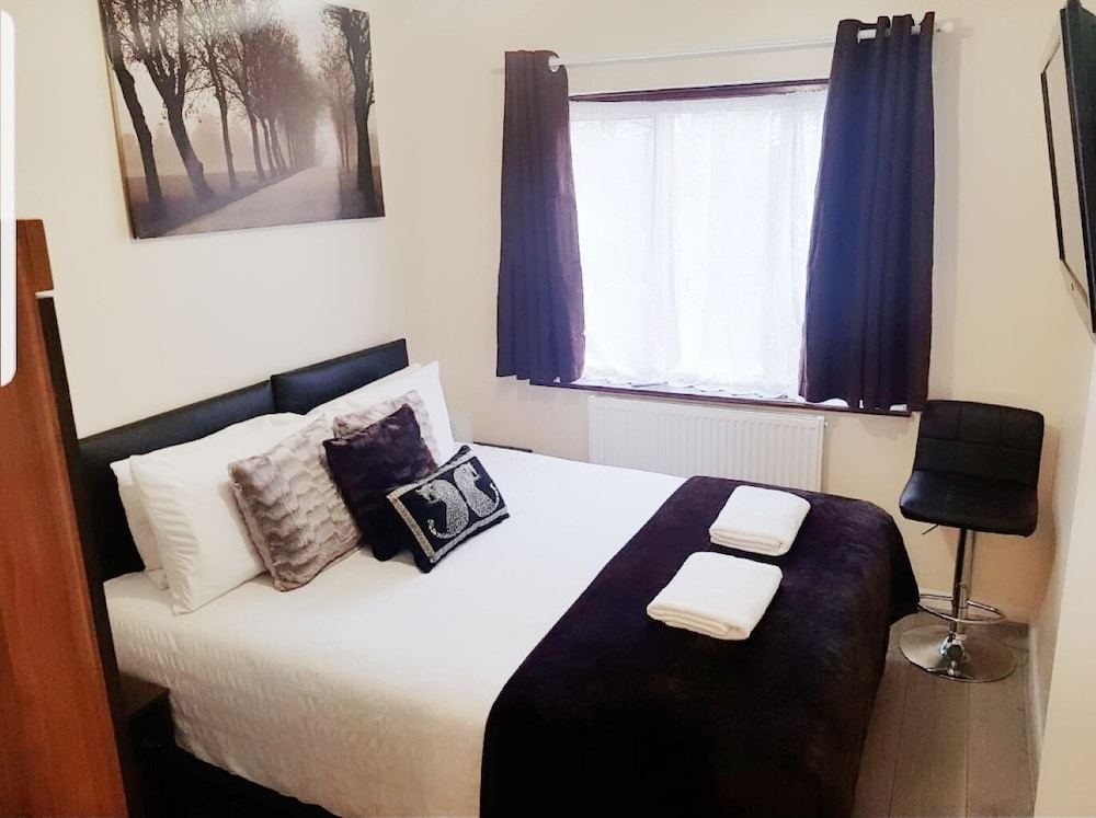 Deluxe Double or Twin Room, Shared Bathroom, Garden View photo 1