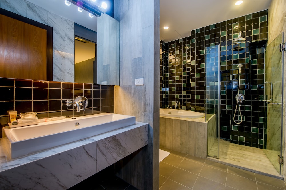 DARA Suite with Balcony - Photo 9