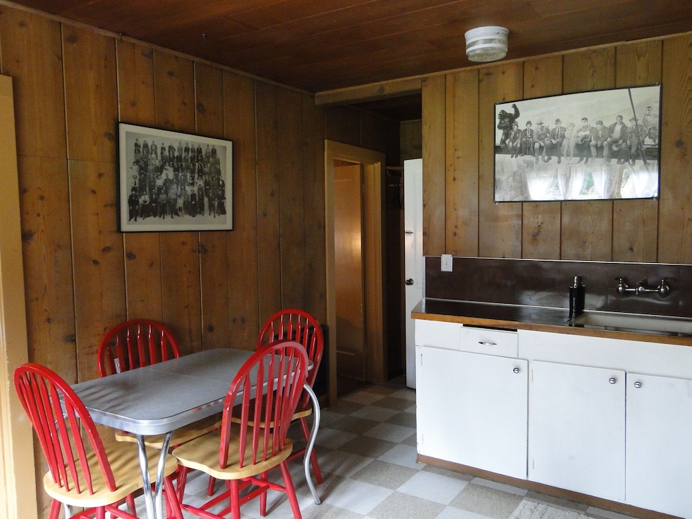 Hollywood Cottage