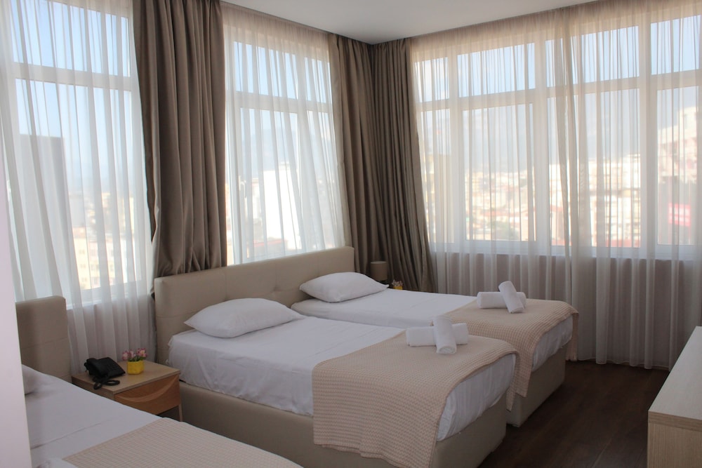 Standard Triple Room, 1 Bedroom, Accessible, City View photo 2