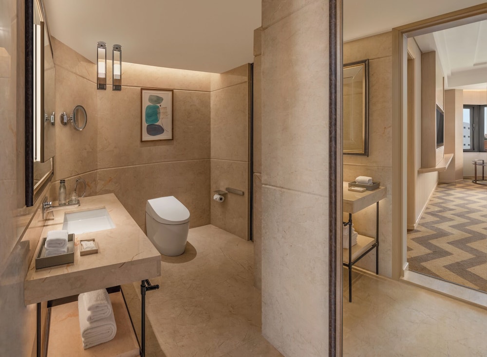 Suite - Photo 7