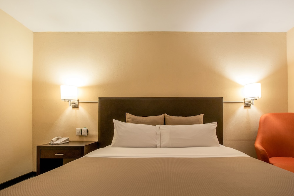 Standard Room, 1 King Bed - Photo 6