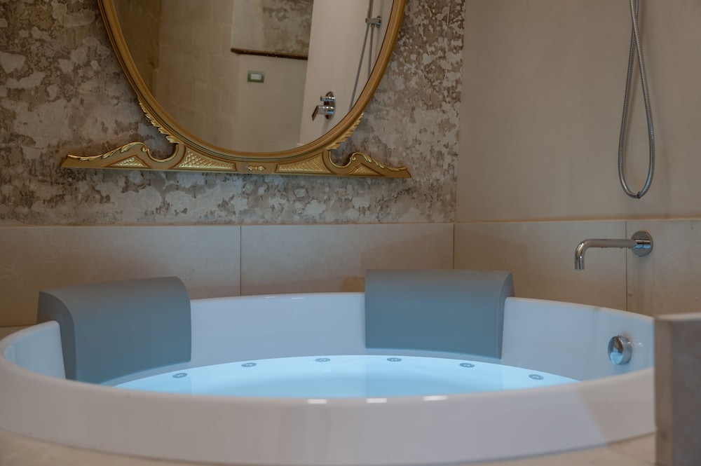 Deluxe Double Room, Hot Tub, Garden View (Camera delle Acque) - Photo 18
