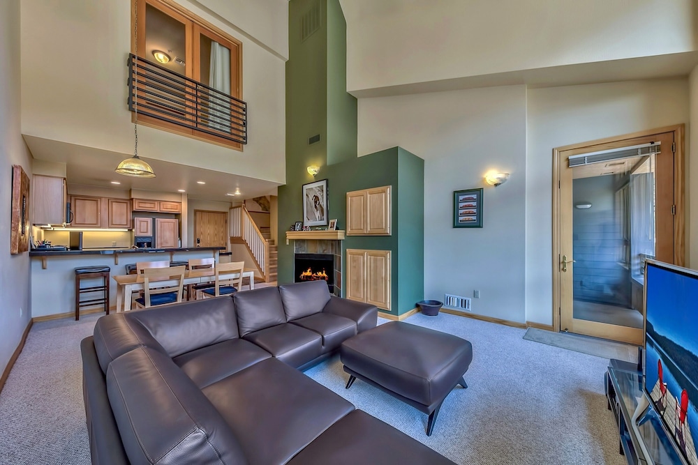 Condo, 2 Bedrooms photo 1