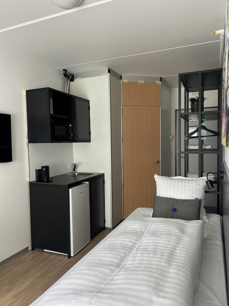 Studio, 1 Twin Bed