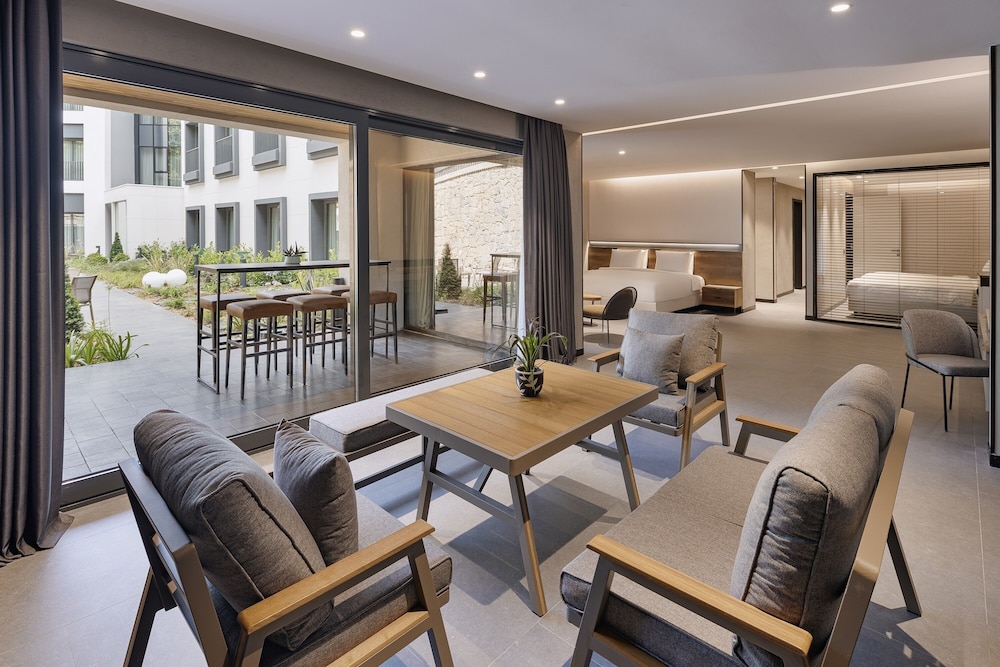 Family Suite, Garden View, Garden Area photo 1