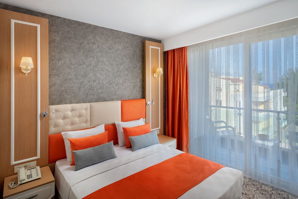 Comfort Room, 1 Queen Bed with Sofa bed