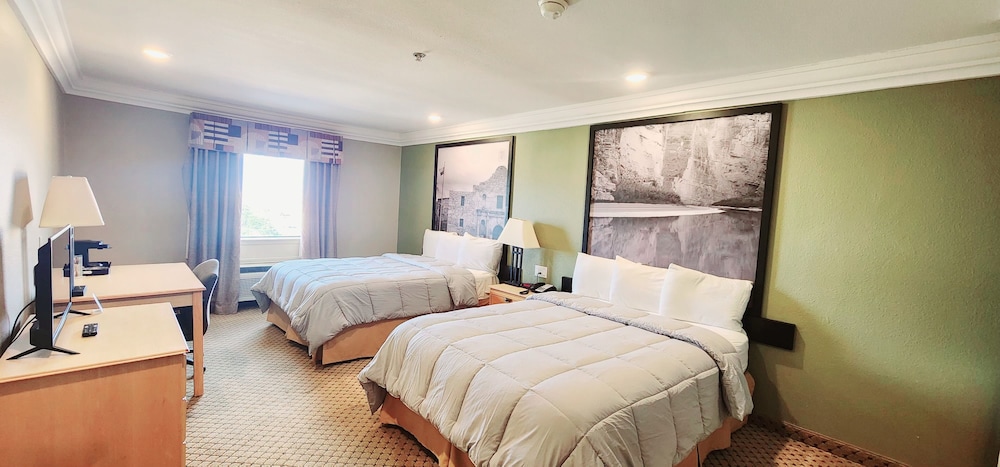 Room, 2 Queen Beds, Non Smoking - Photo 2