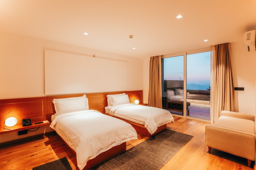 Superior Twin Suite With Private Balcony - Photo 1