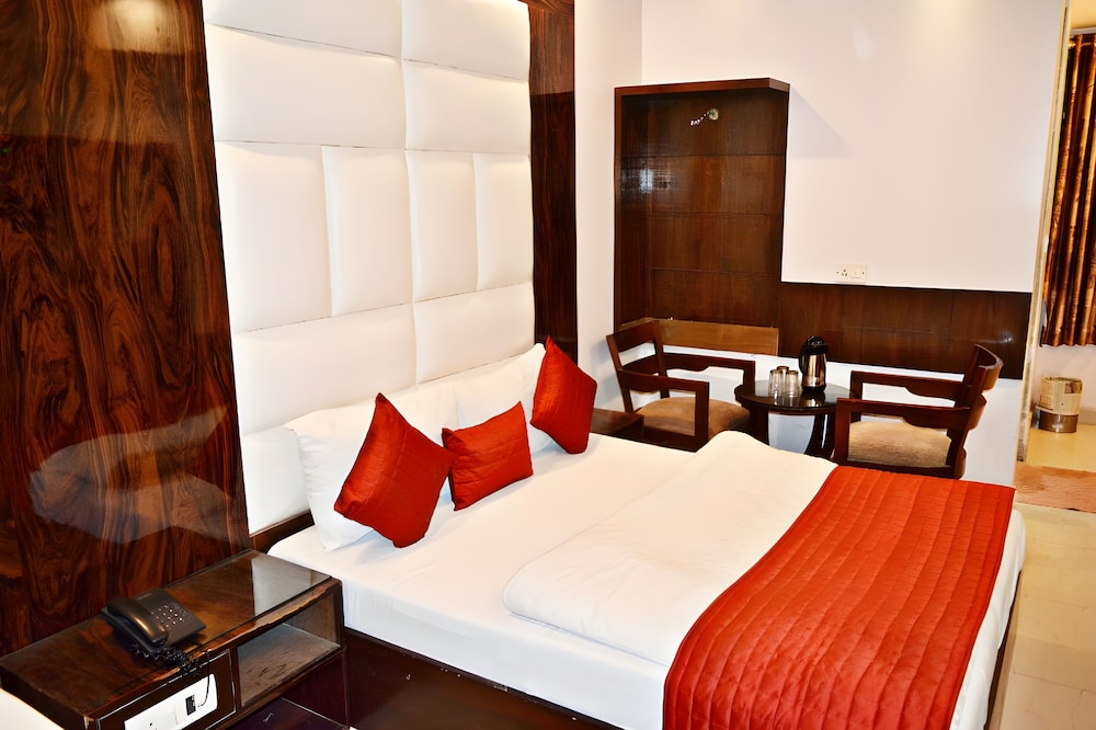 Deluxe Room, 1 Queen Bed - Photo 6