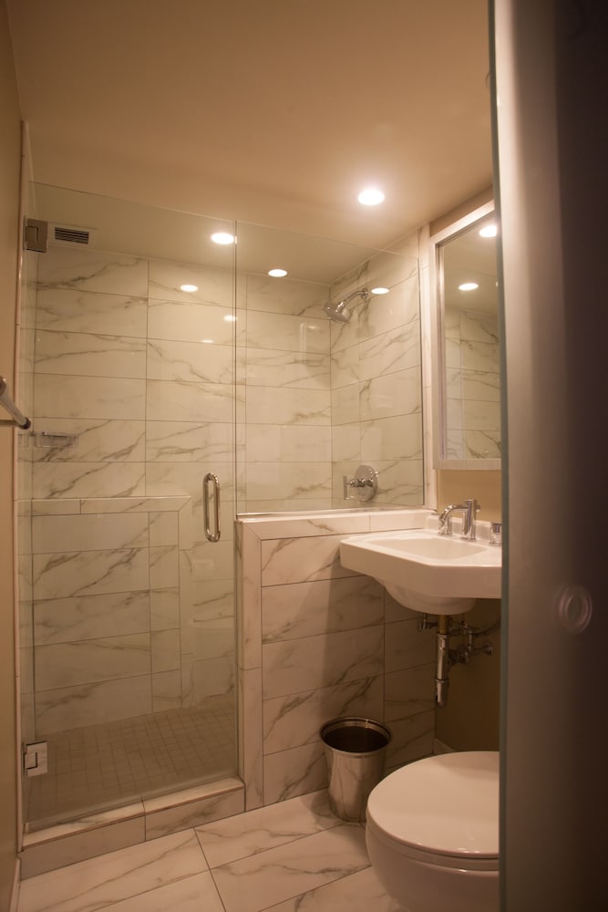 Standard Room, 2 Double Beds, City View photo 3